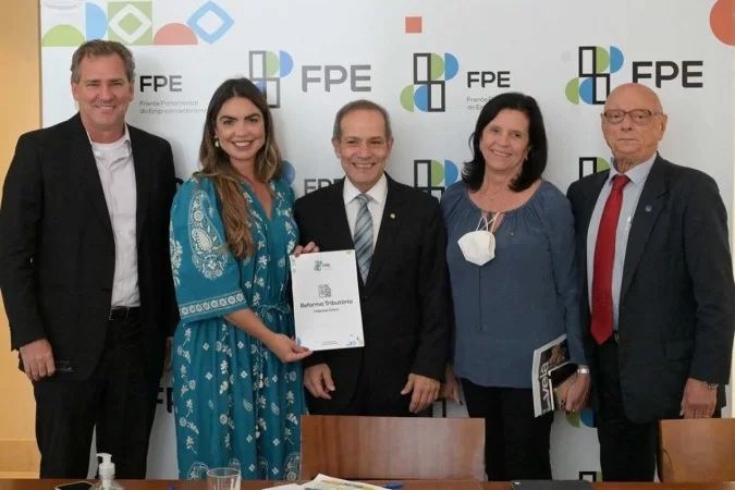 Frente Parlamentar discute criação de imposto único